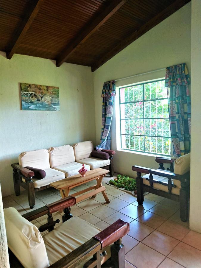 Pink House Hostel San Lucas Tolimán Buitenkant foto